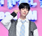 나인아이 지호,'막내의 깜찍한 손하트' [사진]