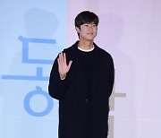 [T포토] 나인우 '훈훈한 기럭지'