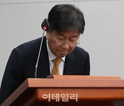 [포토]예결위 전체회의, '인사하는 김대기'