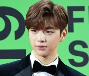 [종합] "女댄서 기 빨려→광고주분께 인사"…강다니엘, '스맨파' 파이널서 또 실언