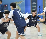 [KBL 엘리트 캠프] ‘수비 프로그램 강화’ 추일승 캠프장, “농구 흐름이 ‘기본기’로 돌아가고 있다”