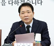 與 “연말정산 소득공제 한도 100만원 늘리겠다”