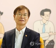 고용장관 "8시간 추가근로 연장, 연내 법 통과 노력"