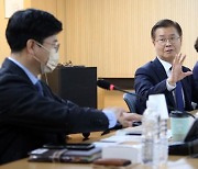 "주52시간제에 경영 악화" 불만에... 고용부 장관 "8시간 추가근로 가능케 할 것"