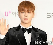 강다니엘 사과, 실언 논란에 “열기 너무 뜨거워 혼동 왔던 것 같다”(공식)