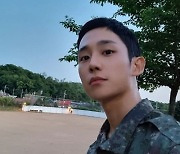 정해인, ‘D.P.’ 시즌2 촬영 현장 공개…훈훈한 잘생김 자랑[M+★SNS]