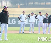 염경엽 신임감독 ‘선임 후 첫 훈련 참관’ [MK포토]