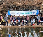 경북도 수자원연구원 민물고기연구센터, 영양 동천에 다슬기 치패 9만마리 방류