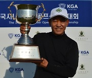 ‘61세’ 김종덕, KPGA 챔피언스 투어 최종전 우승..2년 연속 상금왕 등극