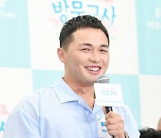 마이크로닷, 부정 여론 아랑곳 않는 '뻔뻔 행보' [이슈&톡]