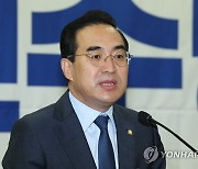 경제세미나에서 발언하는 박홍근 원내대표