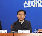 발언하는 강규형 전국화학섬유식품산업노동조합 SPL 지회장