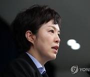 현안 브리핑하는 김은혜 홍보수석