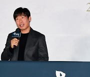 유해진 "류준열과 세 번째 호흡, 정말 굵은 기둥이 돼 가고 있는 느낌"('올빼미')