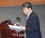 [포토]본회의, '인사말하는 이주호'