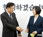 국정조사 요구서 제출 다음날 만남 가진 정진석·이정미