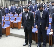 국민의힘 '이태원 참사' 희생자 추모 묵념