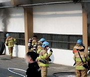 김포종합운동장 자재창고 화재 '인명피해 없어'