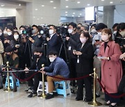 이상민 이어 윤희근도 품고 가나… 尹, 문책인사 없이 순방길