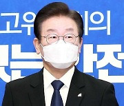 李 “검찰, 소설가되기 쉽지 않아” 당 일각 “제대로 해명해야”