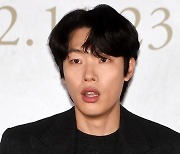 [포토] 류준열, '언론시사회 긴장되네~'