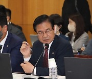 최춘식 "화이자, 백신 출시 전 감염 예방 가능한지 미확인"