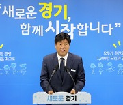 김용, 휴대전화 비밀번호 함구…檢은 12년 전 이재명 득표율 제시