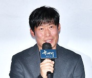 ‘올빼미’ 유해진 “인조 역할, 연극하던 시절 떠올리며 연기”