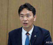 금감원장 "국내 금융사, 위기상황 극복할 건전성·유동성 갖춰"