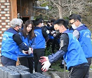 리그 우승 상금으로…삼척시청 여자핸드볼팀 사랑의 연탄 기부