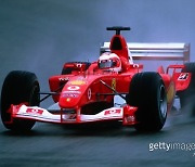 F1 황제 슈마허의 2003년 페라리 F2003-GA,  204억에 팔려