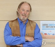 한국 찾은 마틴 로클리 교수