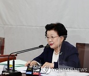 국가교육위원회서 발언하는 이배용 위원장