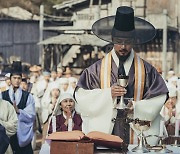 윤시윤, '탄생'서 김대건 신부 연기…"단순 종교물 아냐"