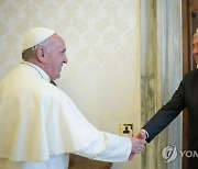 교황청에 120억원 소송 낸 회계책임자 “비리 캐내다 부당 해고”