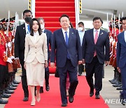 尹, 동남아 순방 첫날 일정 마무리…한국판 인태전략 첫 발표