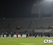 텅 빈 관중석에서 카타르월드컵 출정식 가지는 한국축구국가대표팀 [사진]