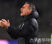 벤투 감독 "전체적으로 좋은 경기…스리백 전술은 지켜볼 것"