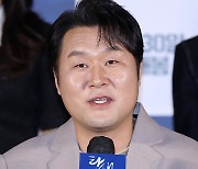 [포토S] 윤경호, '탄생, 기대해 주세요'