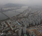 서울 아파트, 강남은 끄덕없고 `영끌족` 산 곳만 급락