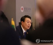 [속보]尹대통령 "국제사회 여러 도전 직면…전쟁·인권유린 멈추지 않아"