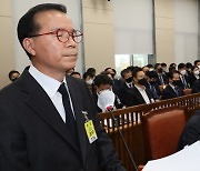 서울경찰청장, 유족 항의 속 용산서 정보계장 빈소 조문