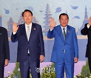 윤 대통령, 리커창과 환담···“중, 한반도 비핵화 위해 건설적 역할”