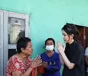 선천성 심장질환 아동 가족 위로하는 김건희 여사