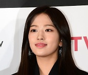 [TEN차트] 아이브 안유진, 커피 머신 광고 모델로 어울리는 여자 가수 1위