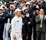 [포토] 김영수 '모두의 박수 받으며 등장'