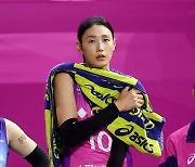 [Ms포토]김연경 '코트 들어가고 싶은 눈빛'