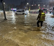 인천 밤새 1시간 집중호우로 피해 165건…20대 여성 1명 부상도(종합)