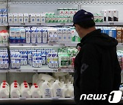 우유·참치·밀·식용유 값 인상…"안 오르는게 없네, 장보기 겁난다"