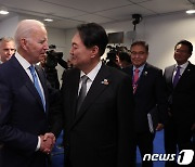 尹-바이든, 北도발 우려 공유…빈틈 없는 공조·연합방위태세 유지·강화(종합)